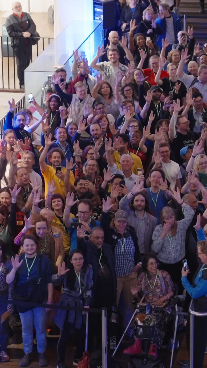 Most people performing a Vulcan salute simultaneously 🖖 934 by CBS Studios | Paramount for Star Trek Day at Science Museum London