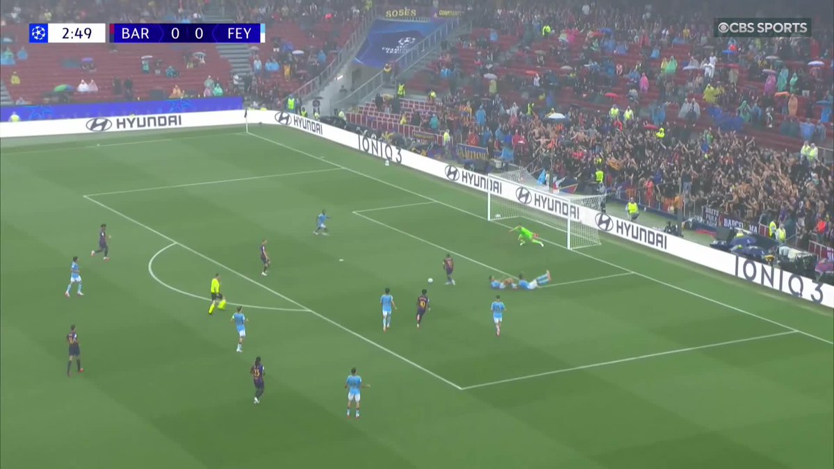 Pure genius from Raphinha 🤯 The Brazilian attacker sends not one but two Feyenoord players sliding as he puts Barcelona in front 👏 Don't miss the #UCL on Paramount+ 🍿