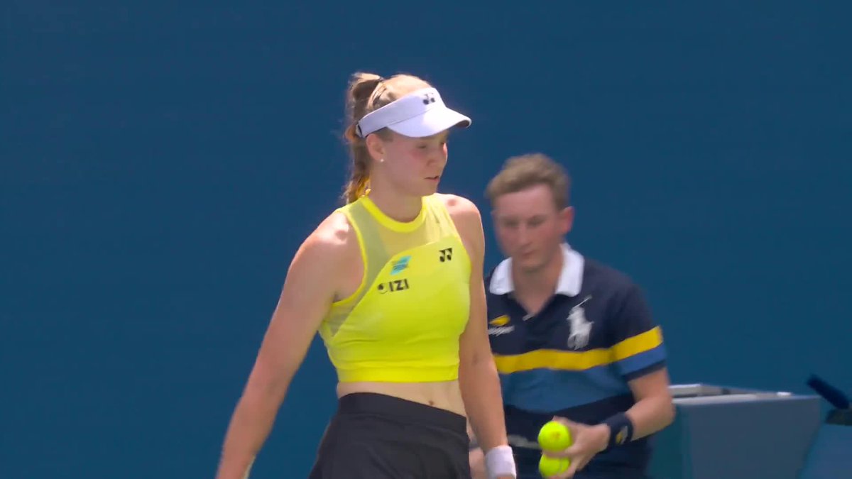 A champion's reaction 👏 Elena Rybakina takes the second set 6-1 vs Zheng!
