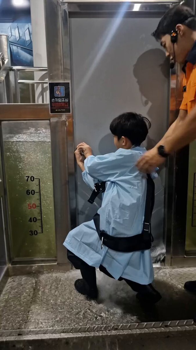 🚨China is teaching children what to do during disasters. Xu Feihong CHINA MFA Spokesperson 中国外交部发言人