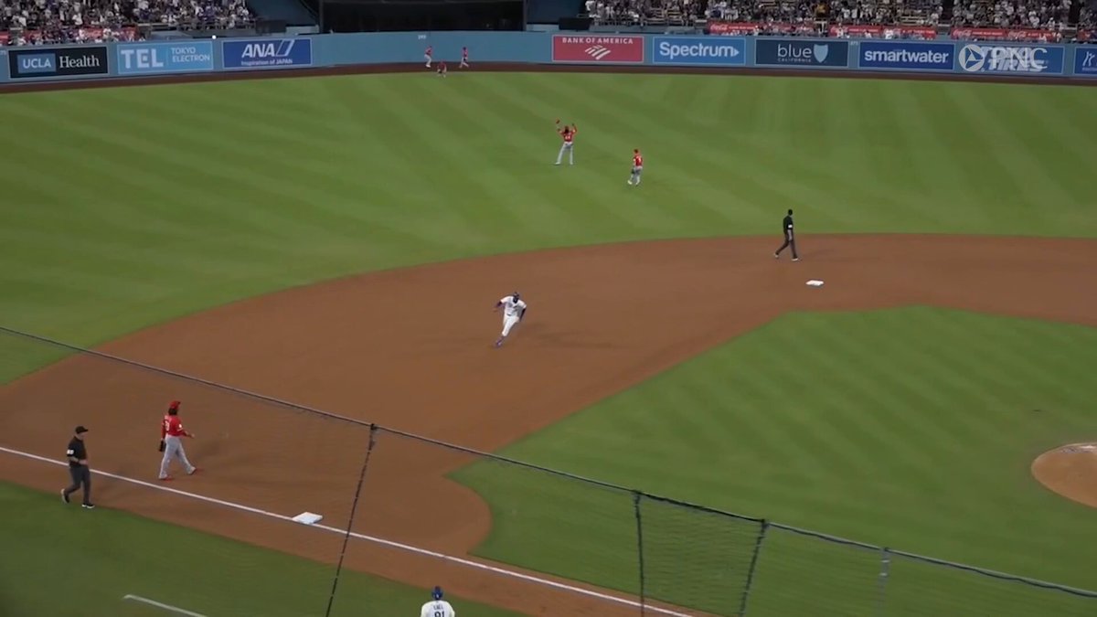 Elly's throw was updated to 102.0 MPH but here's some more angles of this ridiculous relay. Elly De la cruz