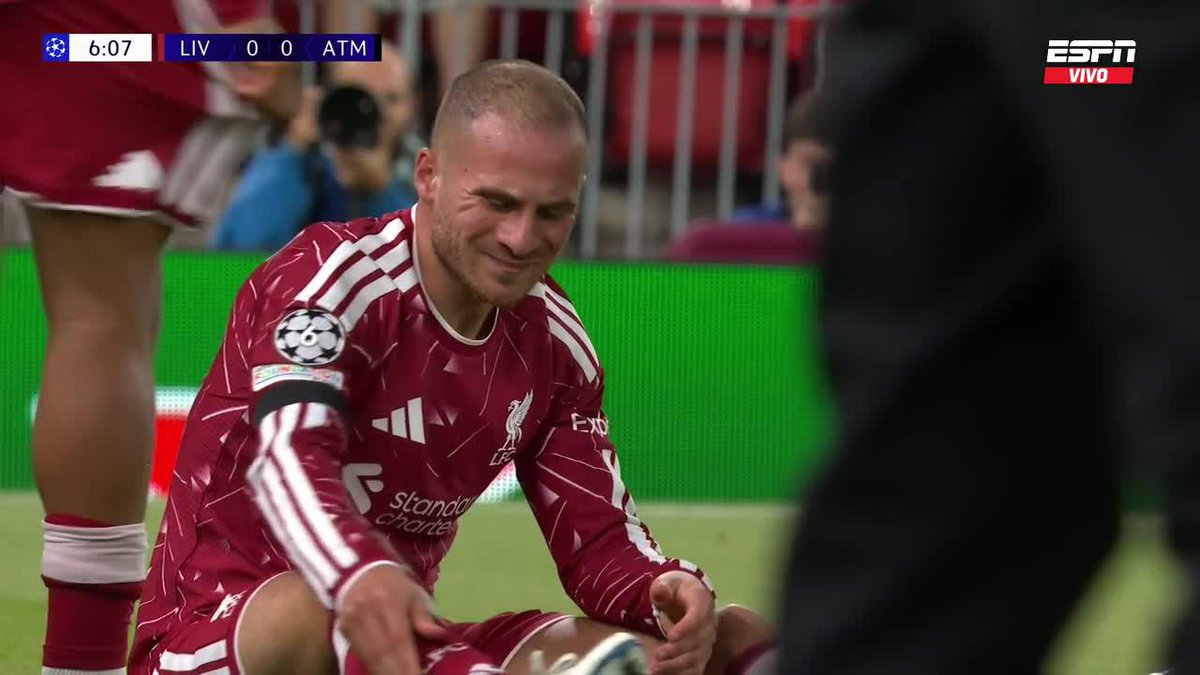 Mac Allister peleó y se ganó la ovación de Anfield. ⚔️🇦🇷🔥