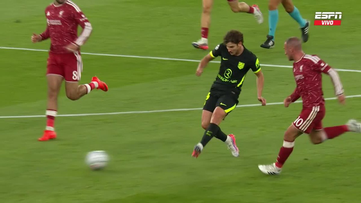 Ufff la asistencia de Julián Álvarez para que Marcos Llorente le haga gol al Liverpool es poesía: ⚽️🔥