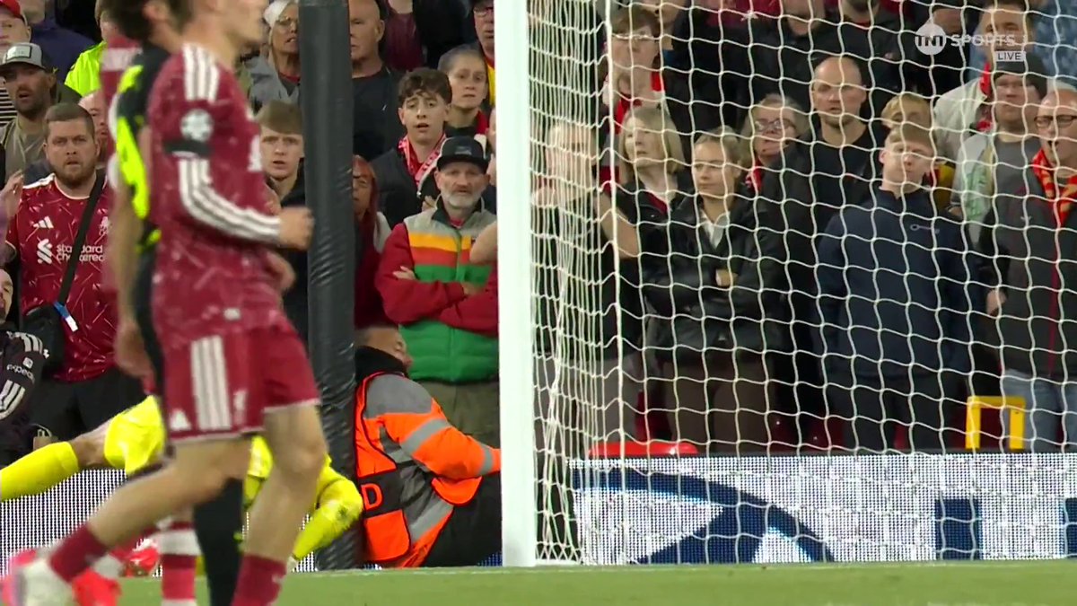 What a save from Alisson! 🤯 📺 Watch live on TNT Sports &amp; HBO Max