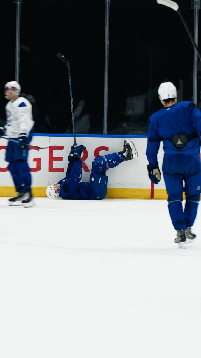 New season, new celly for Victor Mancini 😂