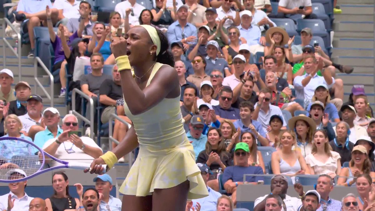 Coco Gauff hangs on in the second set tiebreak!