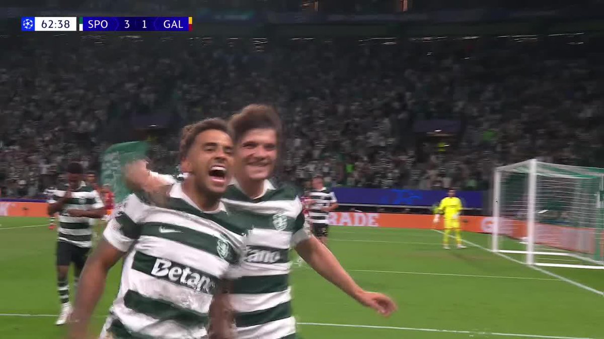 ¡CANDIDATO A SER EL MEJOR GOL DE LA PRIMERA FECHA DE LA #CHAMPIONSxESPN! El uruguayo Rodrigo Zalazar ejecutó el tiro libre al ángulo para marcar el 3-1 de Sporting CP contra Galatasaray. 📺 Toda la #UCL por #DisneyPlus Plan Premium