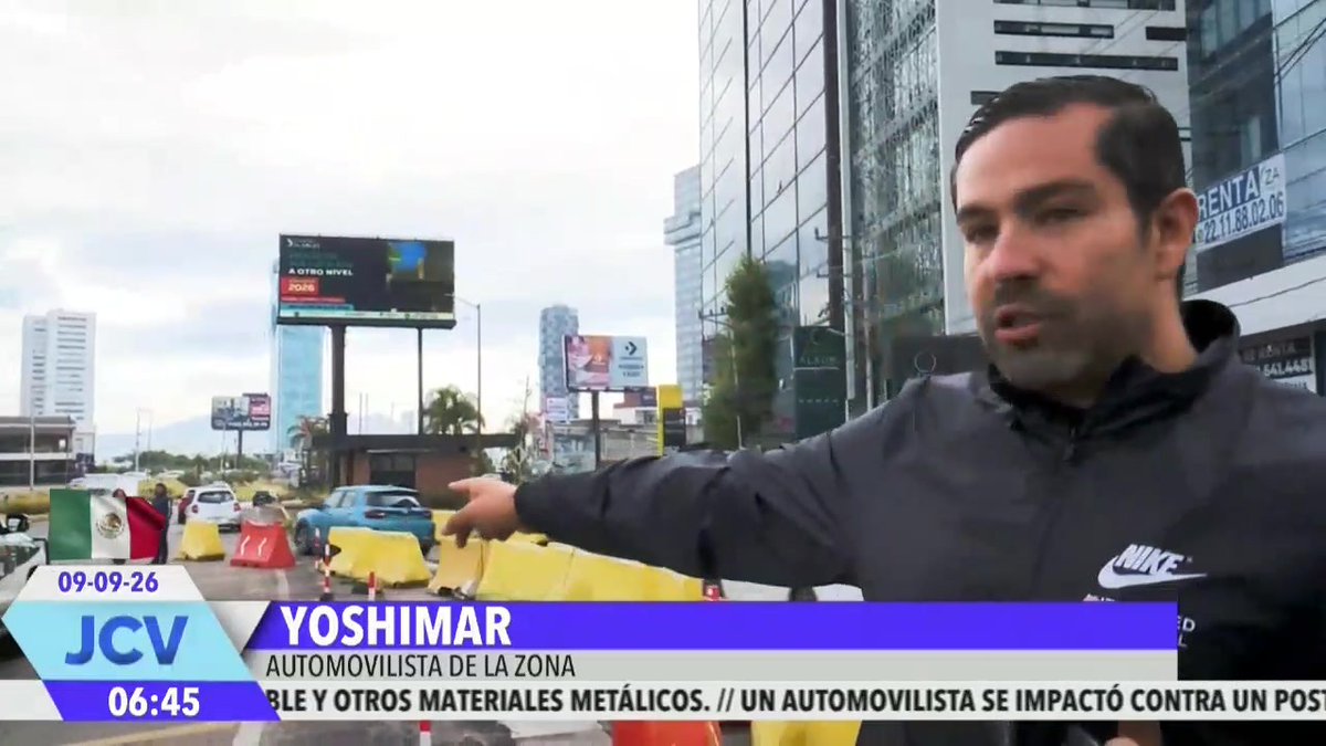 #Atención || Como parte de una prueba piloto, la #SMT abrió una segunda incorporación para desahogar el tránsito que sale de Lomas de #Angelópolis hacia la Vía Atlixcáyotl. El ejercicio durará 15 días y contará con #apoyo de agentes de movilidad. El reporte con Manuel Herrera Badillo
