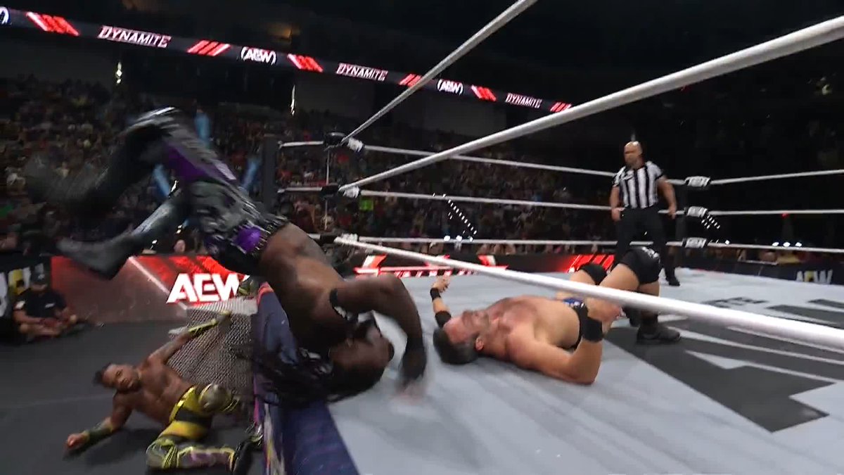 Man why the hell weren’t they doing cool ass shit like this in WWE 😭
