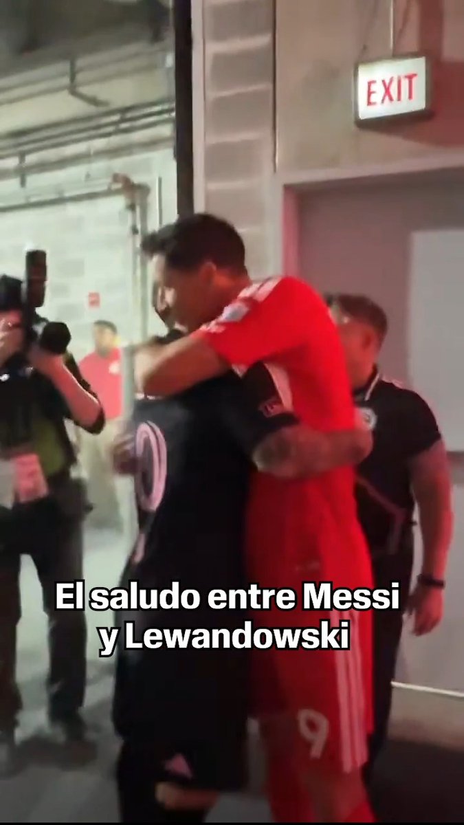 Messi y Lewandowski se enfrentan en Chicago 🫂 (vía MLS)