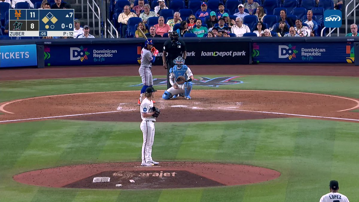 FRANCISCO LINDOR! A 3-run homer and the Mets' second 6-run inning of the night!