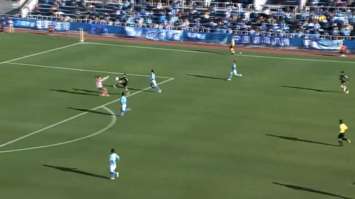 横浜FC過去試合映像アーカイブ計画 2012/11/18 ニッパツ三ツ沢球技場 J1昇格プレーオフ 準決勝 横浜FC 0-4 ジェフユナイテッド千葉 (千) 35分, 58分 藤田 祥史、53分 米倉 恒貴、88分 佐藤 健太郎 主審:村上 伸次 この年の形だったジャンボ&田原の2トップを採用しなかった素さんの采配、1点目の藤田のハンド、その後横浜に移籍してきた藤田が鳴かず飛ばずだったことは、いまだに納得していない。