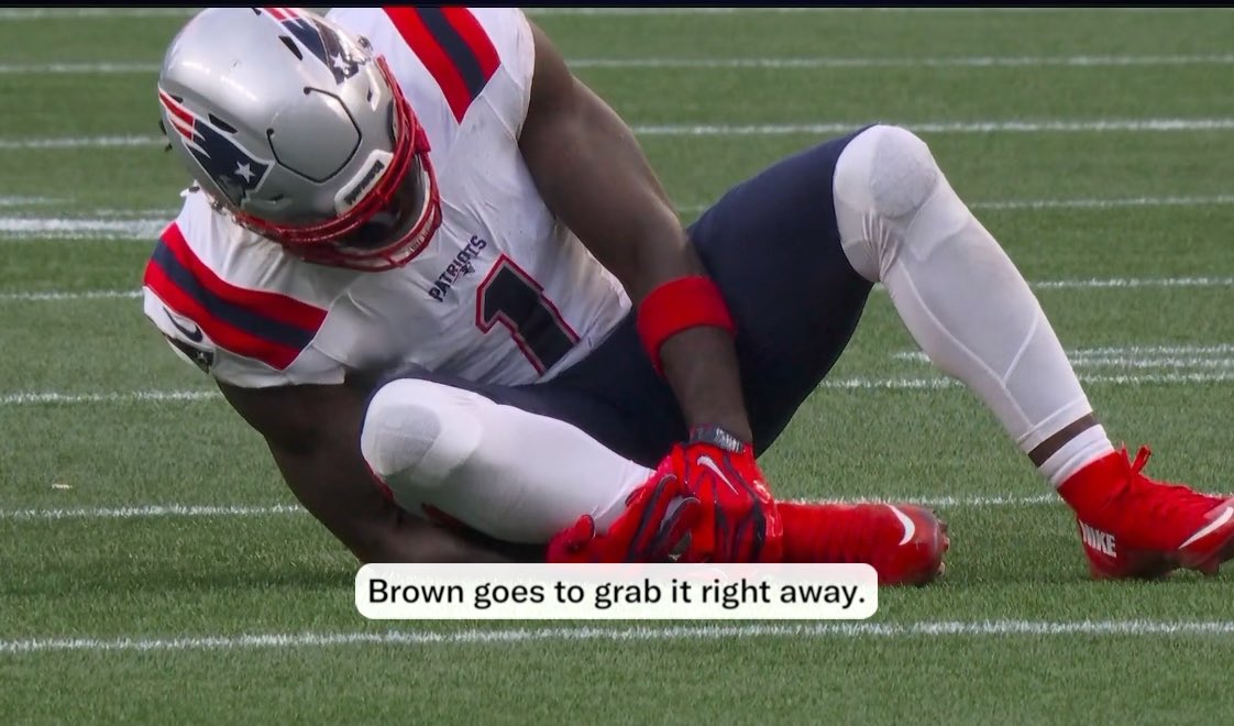 STAR WR, AJ BROWN GOES DOWN WITH INJURY. #NEPats