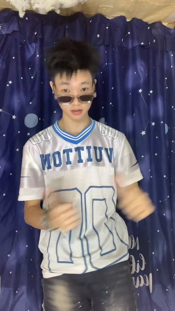 Nhảy mà mắc chỉnh b**i