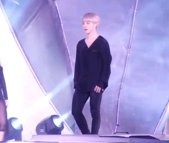 remember when jimin ate up the whole kpop industry with his elegant and graceful dance?