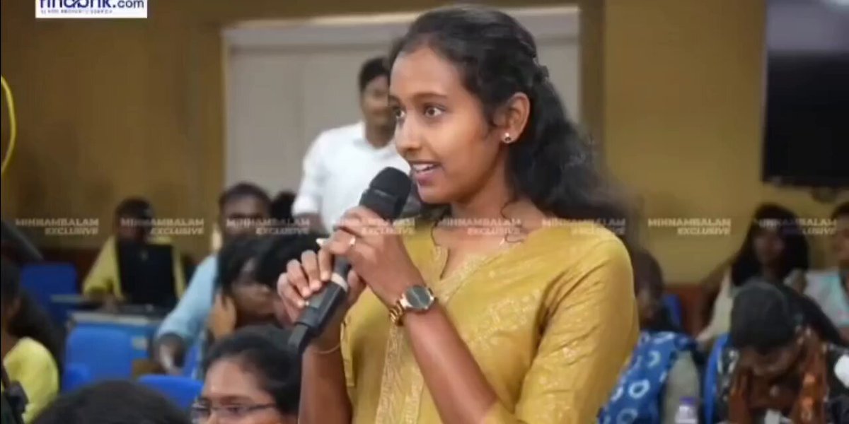 ஒரு காலேஜ். பொன்னு கேட்ட தரமான கேள்விக்கு பதில் சொல்ல முடியல. இதெல்லாம்.. மைக்க புடுச்சு.. பதில் சொல்ல வந்துருச்சு.. 🤣