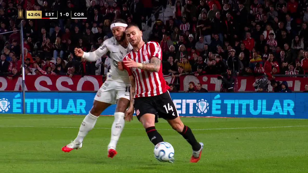 #ExRiver | Gonzalez Pirez le ganó la posición a Memphis Depay y el holandés lo tuvo que bajar con falta.