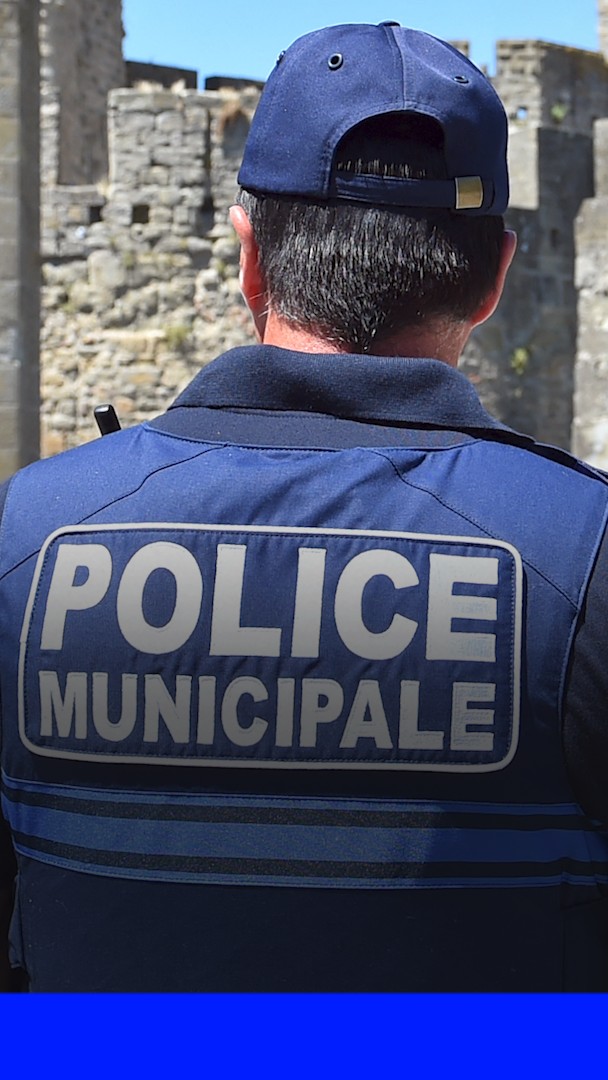 Propos racistes à Carcassonne: l'avocat du policier municipal mis en cause dénonce "une violation de la vie privée" de son client