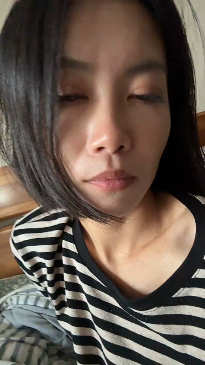 别偷偷看阿姨很好撩，不信你试试看呀 Luo照谁要锐评？真给看哟