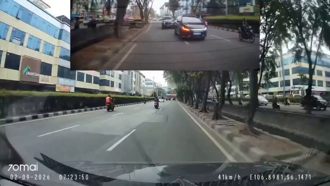 ANJING BANGETT, udh mah pelan di tengah jalan, diklakson ga terima malah nantangin, ehh kaburrr si bangsattt