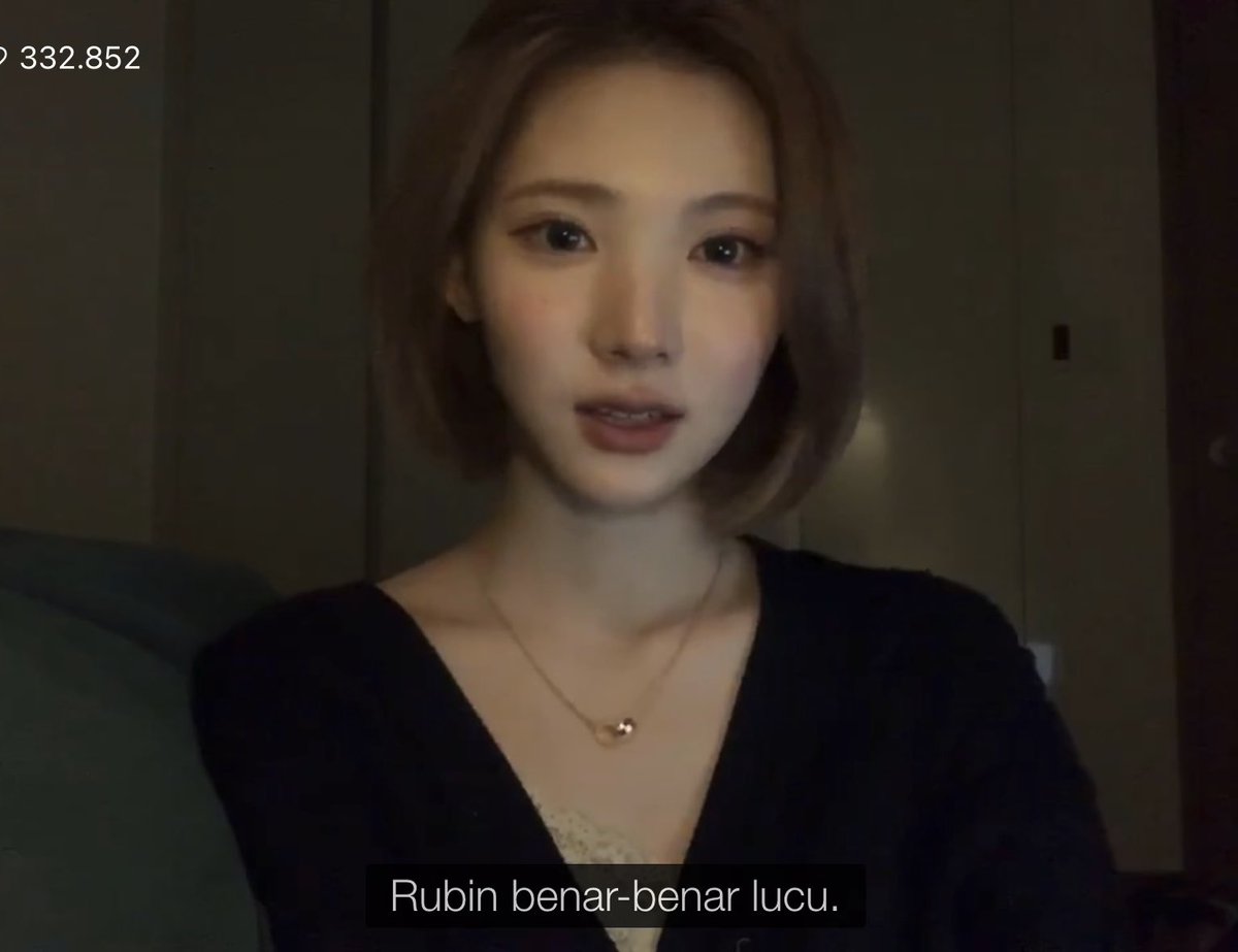 CARMEN LU JANGAN SALTING YA 😭😭 DIPUJI MA JIWOO 🍓 : Reumen sangat lucu 🍓 : Saat dia bilang “Aku tidak bisa bahasa korea” itu sangat lucu 🍓 : Di dalam game juga dia sangat lucu “Hati nurani dan empati” haha DIA SANGAT LUCU 😭😭😭😭😭 WOOMEN KU INFO MEN KALAU LU SALTO HABIS INI