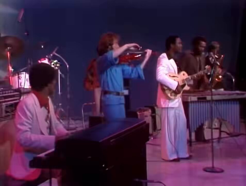 Remembering the great Roy Ayers who was born on this day in 1940. Here, he is performing “Chameleon” with Herbie Hancock on keyboards, George Benson on guitar, John Klemmer on saxophone, Jean-Luc Ponty on violin, Phil Upchurch on bass and Harvey Mason on drums live 1977.