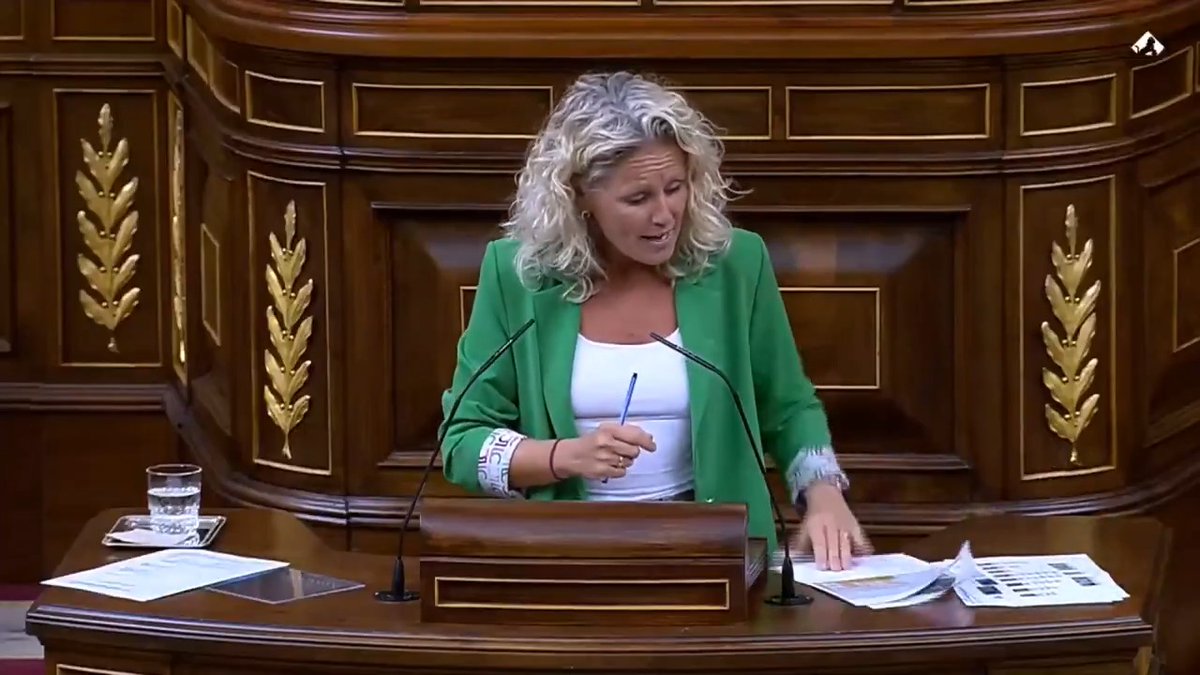 Las cuentas de Feijóo no salen. Nos enteramos que vive en uno de los barrios más exclusivos de Madrid, donde el alquiler más barato son 5500 mil euros al mes. Aquí hay algo que no cuadra. Exigimos que tenga la misma transparencia que tienen el resto de diputados del Congreso. Montse Mínguez en el Congreso