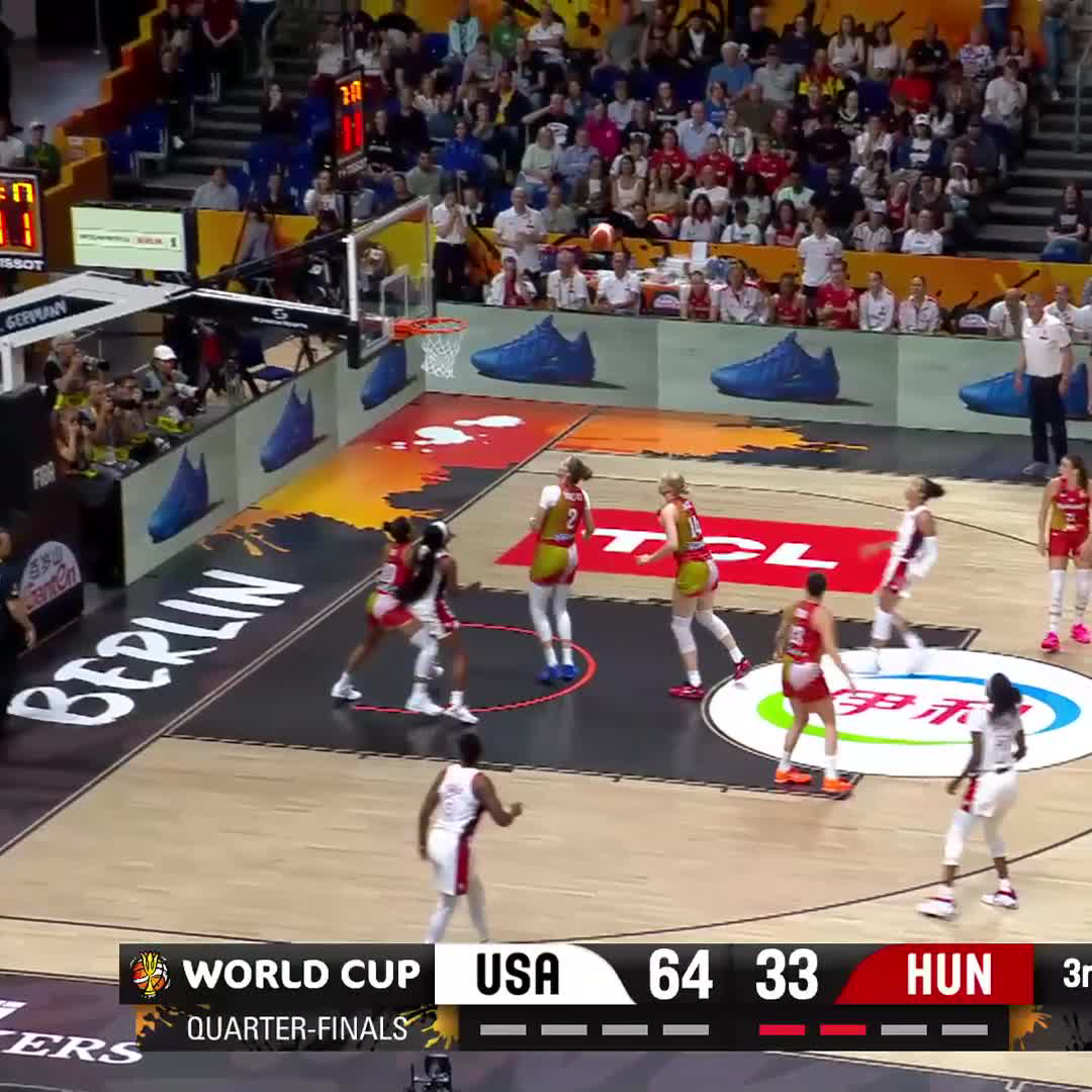 Phee took this personally. 15 PTS and 7/9 from the field in 13 mins. #FIBAWWC