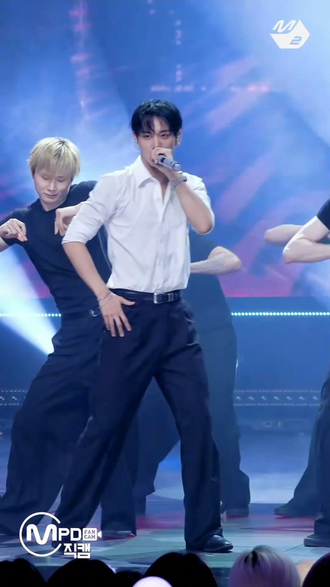 everyone stan hwang intak NOW