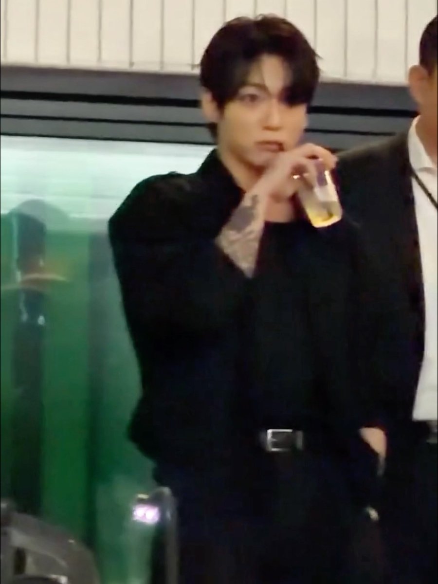 jungkook cutely vibing to ‘deja vu’ by rescene 🥹