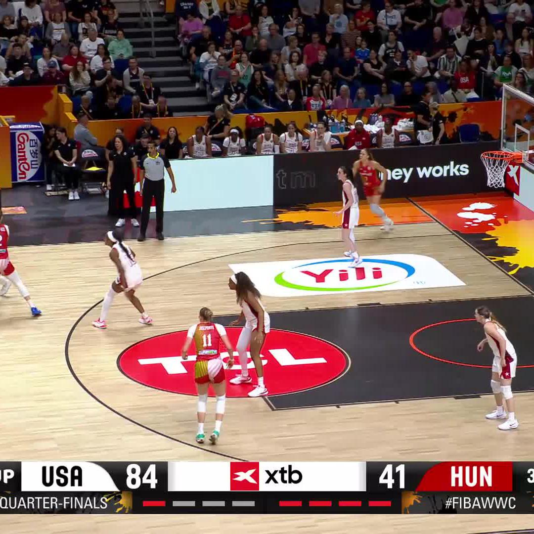 Angel Reese with another steal, and return of favor to CC 🙌 #FIBAWWC