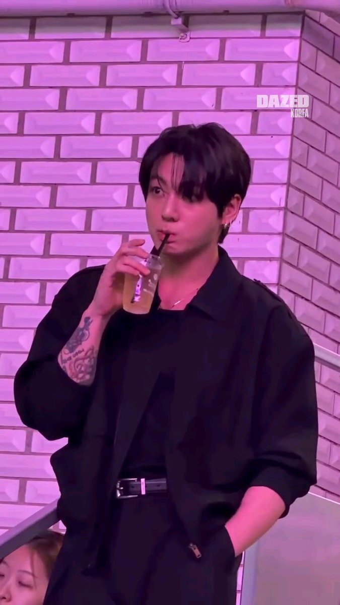 Finally an HD fancam of jungkook at Spotify house event he looks so good 😭