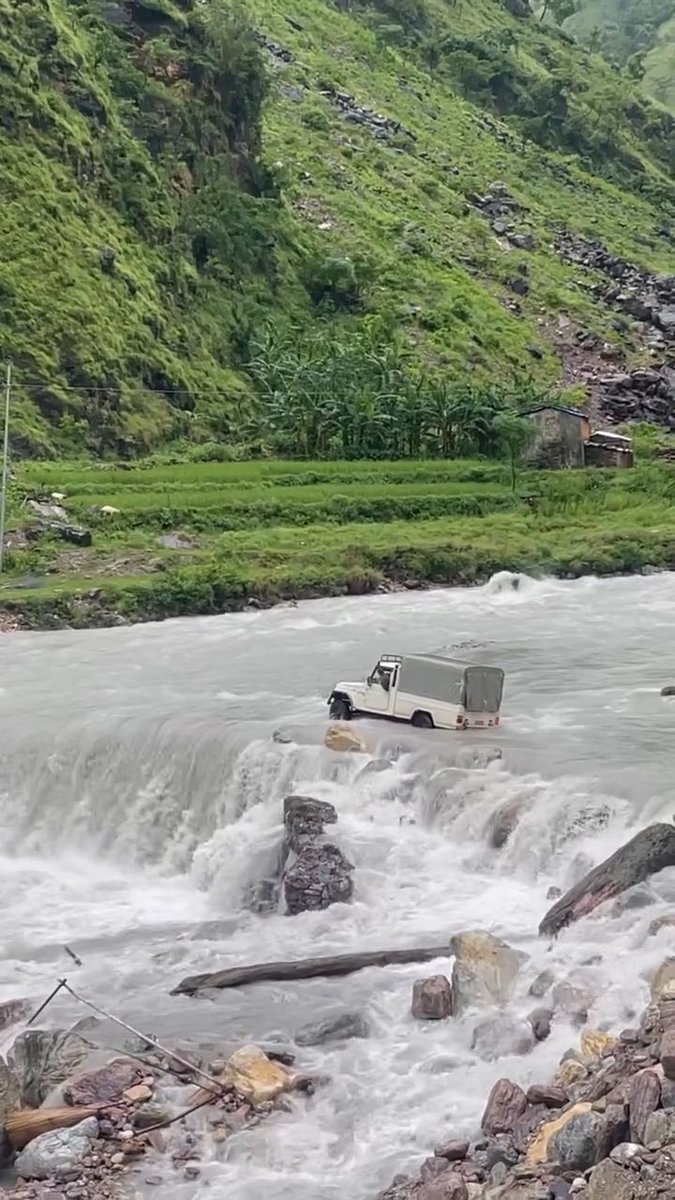 यस्तै अटेर गर्दापनि कति ज्यान गइरहेको हुन्छ। जानाजान दुर्घटना खोजेको भनिन्छ यसलाई।👇️
