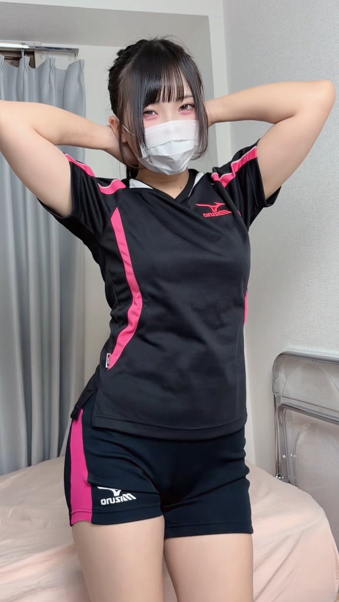 昔着てた体操服出てきたー❕ さすがに小さい😂笑 #体操服 #バレーボール