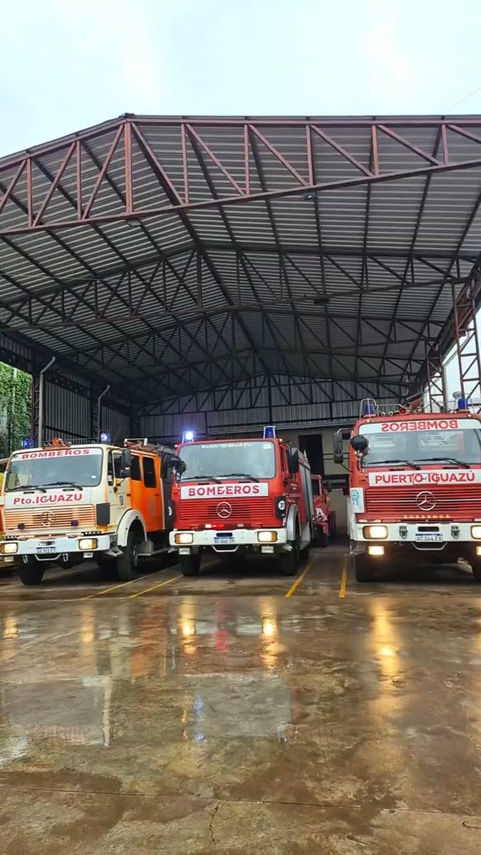 Hoy sonaron las sirenas de mil cuarteles en el país 🚨 Milei les debe 59.330 millones a los bomberos voluntarios. Esa plata sale de cada seguro que pagás y por ley es de ellos. Les perdona impuestos a los millonarios y les saca la plata a los que arriesgan la vida por nosotros.