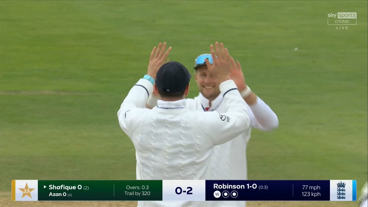 Ollie Robinson and England have another! 🤯