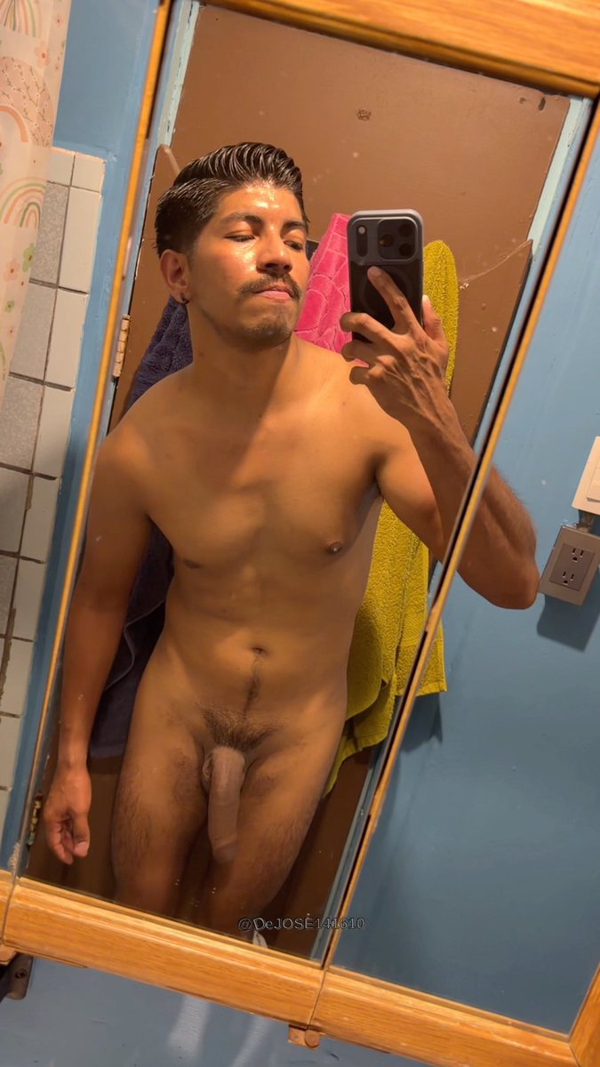 Hola chicos buenos días para aquellos que van despertando que dicen ya desayunaron o quizás ya se les ha Río el apetito para desayunar quizás huevo con salchicha me invitan o les invito yo ó mejor aún nos invitamos mutuamente a desayunar 😜🙊🥵😈🍆🩲👀 PD: Saludos desde el centro de Mexicali #Men #Boy #Big #Boxers #Chacalito #Bulge #Latino