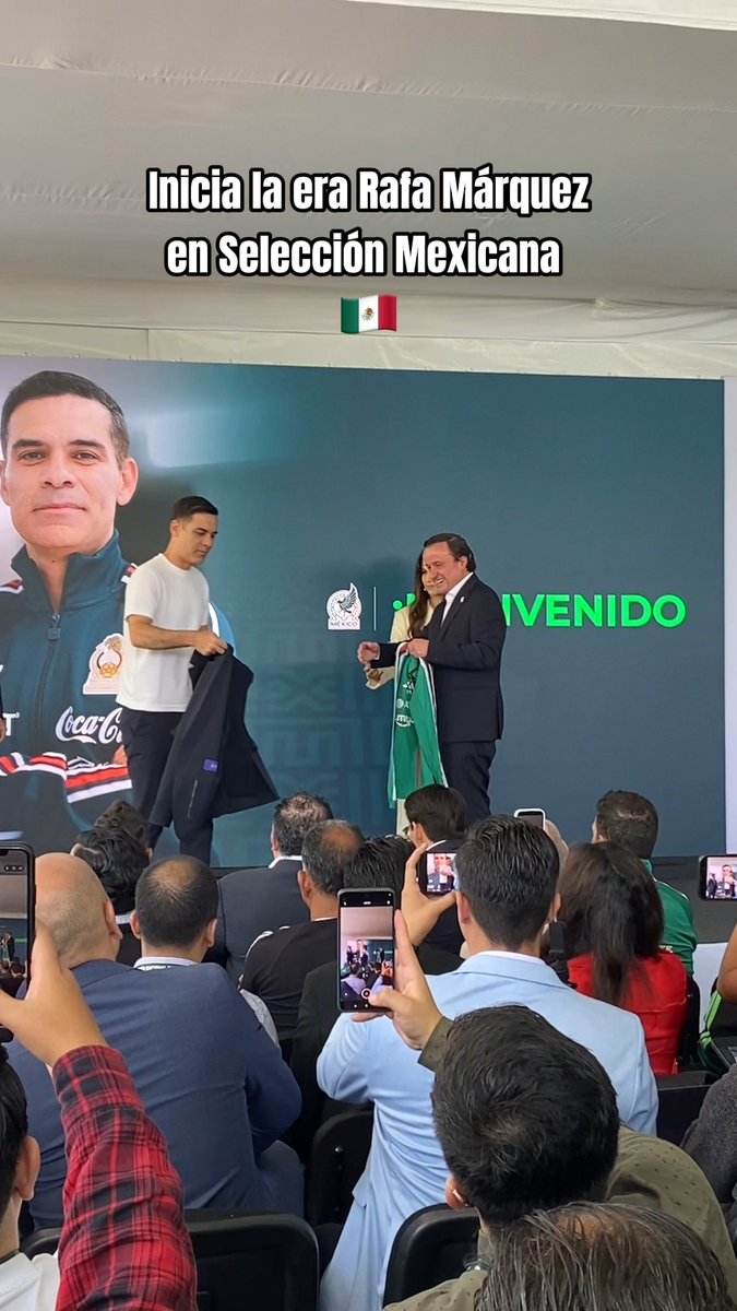 Rafa Márquez se pone la chamarra de entrenador de México 🤩🇲🇽 ¿Ilusiona esta nueva etapa en el Tri? 👀
