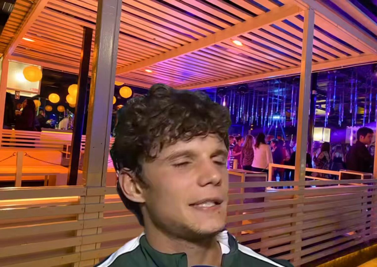 POV: Quando recorro ao grego tático para continuar a beber Gin