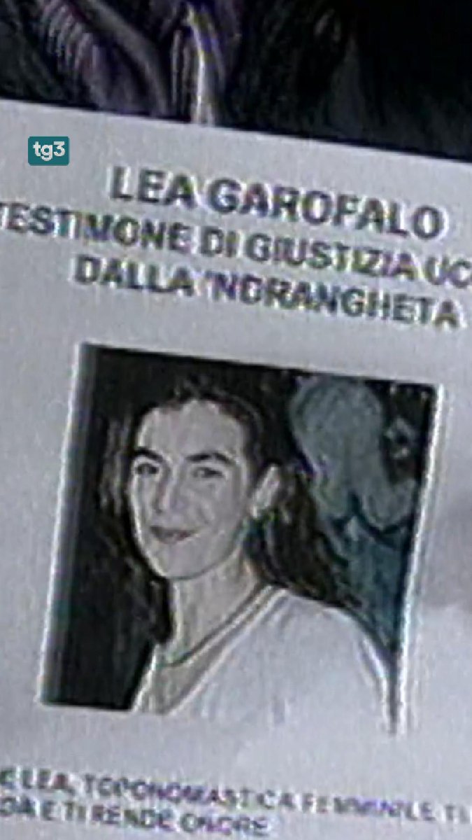 Si è tolta la vita Denise, figlia di Lea Garofalo, testimone di giustizia che pagò con la vita la scelta di ribellarsi alla 'ndrangheta. Denise aveva 35 anni, la stessa età della mamma quando fu uccisa. #tg3