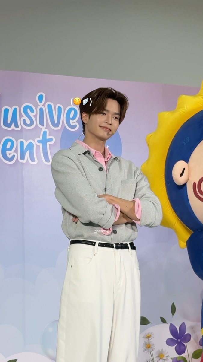 น้องโม่สอนจุ๊บนางฟ้าแต่ม้าคบอกว่าเหมือนจุ๊บนกกว่า55555 สุดท้ายได้จูบนางฟ้าจากคนสุดสวย 🙂↕️ พี่จิรัน JUMMO ⋆˚𖥔 ݁ ˖𓂃.☘︎ ݁˖ #markjrtn #JUMMO
