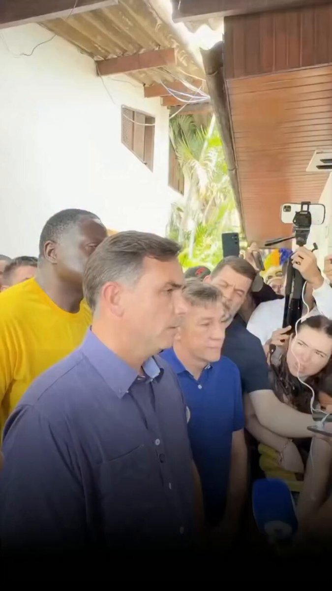 "Nosso FUTURO PRESIDENTE É DEMAIS! FLÁVIO acaba de chamar o COMUNISTA do LULA para "SUBIR NO RINGUE". Quem não deve não teme. E quem age de MÁ-FÉ sempre SE FODE. CHUUUUPAAA, FLÁVIO DINO!