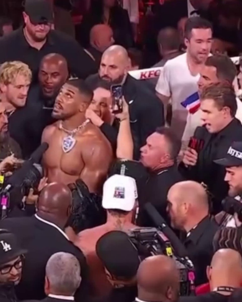 When Logan Paul got in the ring and tried to steal Anthony Joshua’s chain