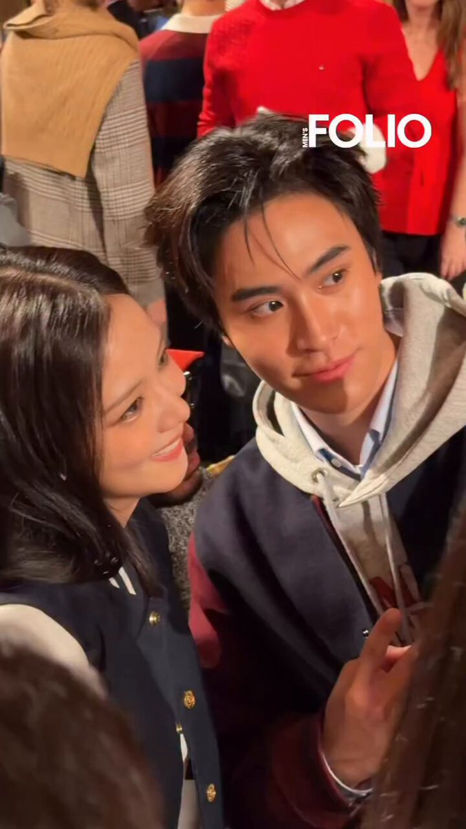 #JISOO with Thai actors Nattawat, Norawit and Phuwin at the Tommy Hilfiger’s New York Fashion week show.