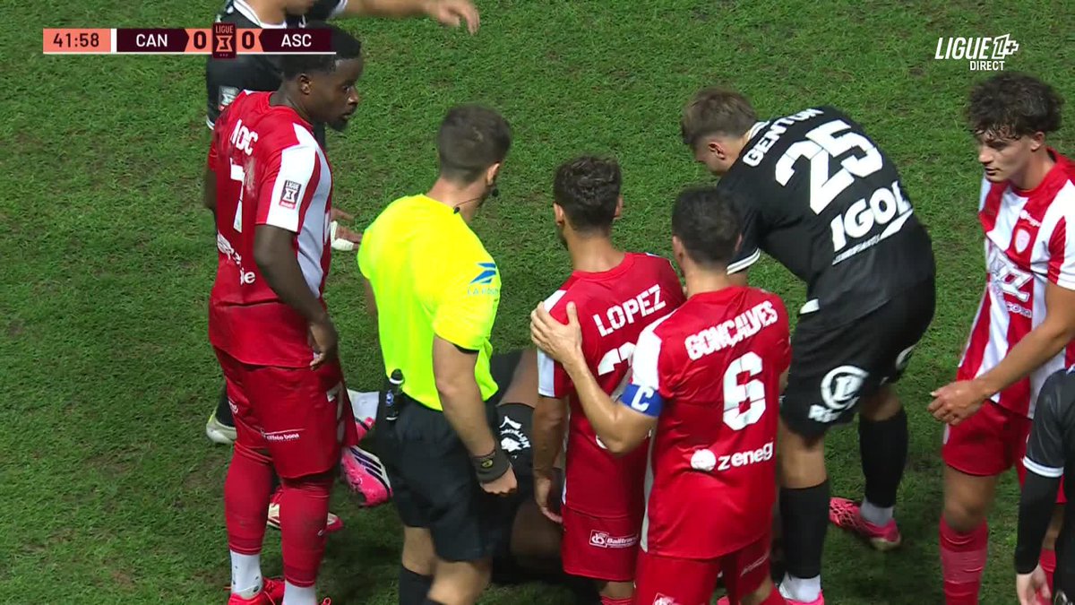 Carton rouge pour Julien Lopez ! Le milieu offensif de l'AS Cannes est expulsé pour jeu dangereux 🟥 Mérité selon vous ? 🤔 #ASCASC