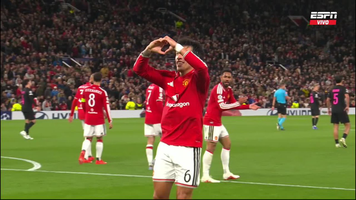 🇦🇷 ¡TENÍA QUE LLEGAR EL GOL DEL LICHA! Lisandro Martínez capturó una pelota dentro del área chica y puso el 4-0 del Manchester United sobre Sabah en Old Trafford. 📺 Mirá la 🏆 #UCL en el Plan Premium de Disney+ Latinoamérica