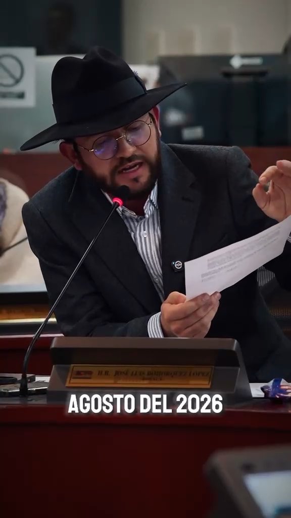 🚨Gustavo Petro dejó andando una apuesta por la energía solar con la que familias beneficiarias recibieron facturas de energía por $0. Ahora, en plena amenaza del fenómeno de El Niño, el Gobierno de Abelardo De La Espriella: 1. Recorta 50 % el programa que lleva paneles solares a juntas de acción comunal, tiendas de barrio y comunidades donde las empresas privadas no llegan. 2. Reduce los recursos para soluciones energéticas a usuarios. 3. Mientras recorta, pretende pagar más de $61 millones mensuales a la nueva directoral FENOGE. Se lo dijimos a la ministra de Minenergía, Nohemí Arboleda (María Nohemi Arboleda), en el debate de control político en la Comisión Quinta de la Cámara de Representantes de Colombia. El Niño significa menos agua para generar energía, pero más sol para aprovechar. ¿Entonces por qué recortar precisamente la energía solar?