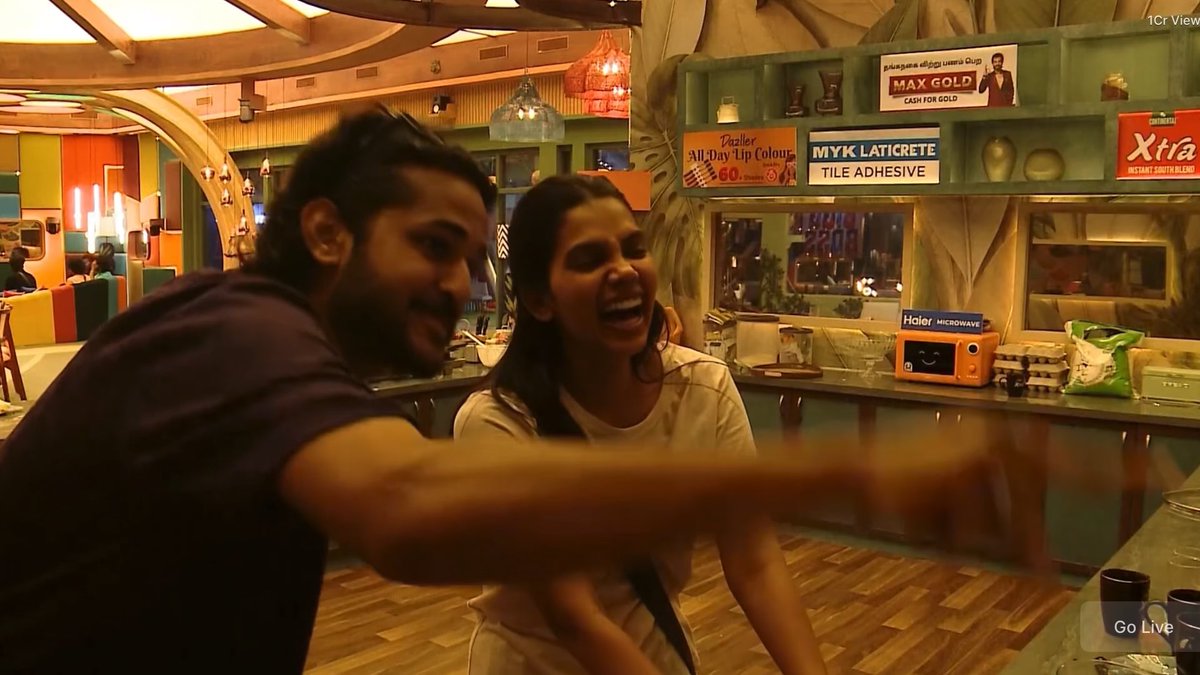 Good to see Shatiga after captaincy pressure let off 💥💥 Friendly conversation with Avinash 👏 #BiggBossTamil10