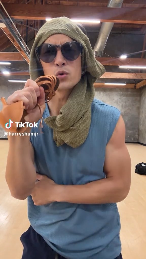 Hahaha!!! I love Harry's TikToker era 🤪 What a team!!!! 😻 #dwts That ballroom shoe deserves a bonus for working overtime 👡🎤 #harryshumjr #jennajohnson