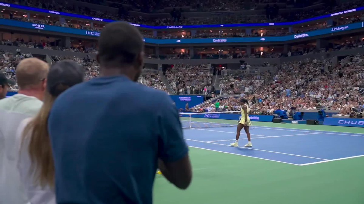 Back on serve! Coco breaks back and it's game on in the second.